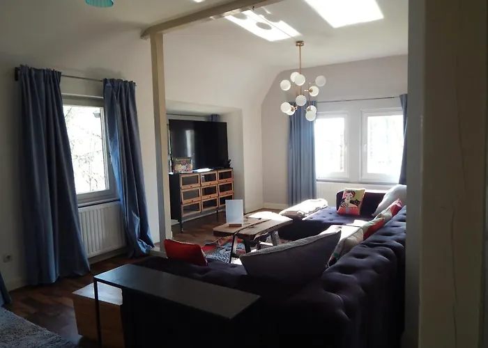 Schloss Rimburg - Jagdschloesschen Am Schlossweiher 7 *